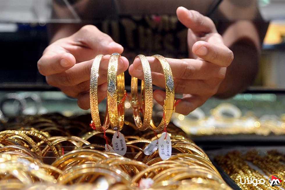 بعد إعلان الصين عن إعادة تقييم الرسوم على السلع الأمريكية، انخفاض أسعار الذهب (تقرير)