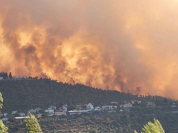 إجلاء السكان وإغلاق الطرق بسبب حرائق قرب القدس تثير القلق والاهتمام