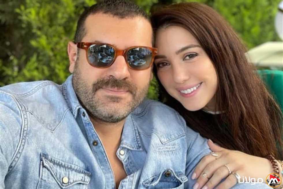 عمرو يوسف يعبّر عن حبه لكندة علوش بعد تكريمها في مهرجان أسوان