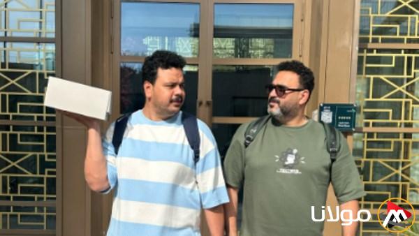 أكرم حسني ومصطفى غريب يتألقان في العرض الأول لمسرحية “ألف تيتة و تيتة”