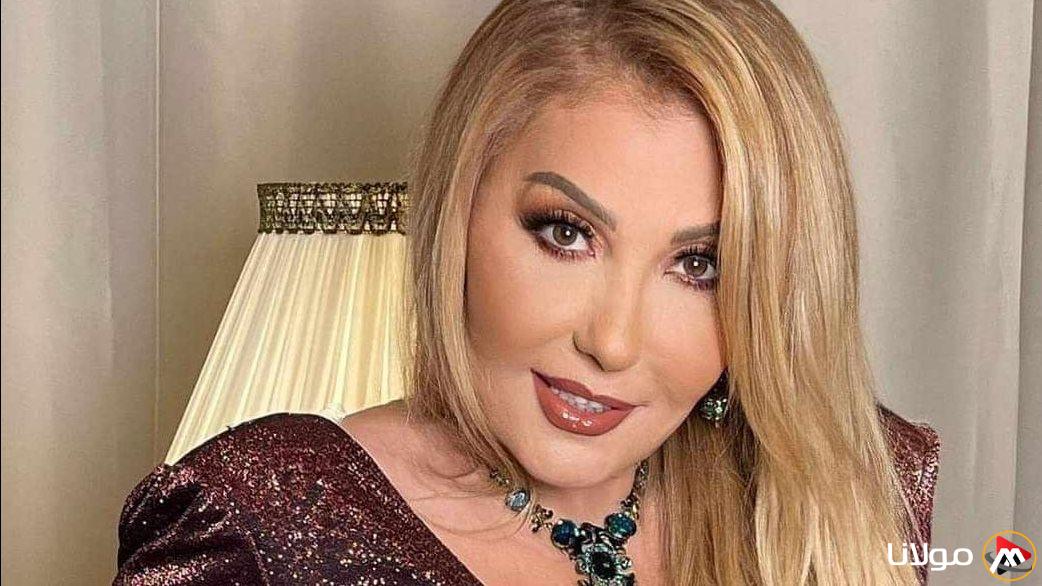 نادية الجندي تفاجئ جمهورها بإطلالة مميزة بفستان أبيض ساحر