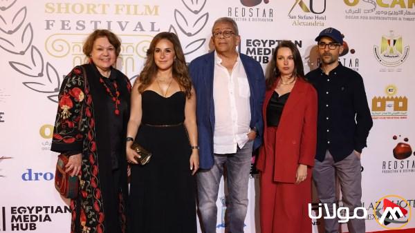 شيري عادل وناهد السباعي تتألقان على السجادة الحمراء في ختام مهرجان الإسكندرية للفيلم القصير