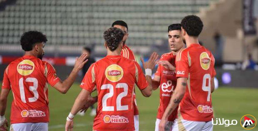 الأهلي يسعى لاستعادة نجم الفريق السابق لتعويض علي معلول