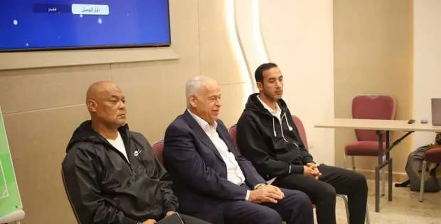رئيس سموحة يحفز اللاعبين لتحقيق الفوز في مواجهة طلائع الجيش المقبلة