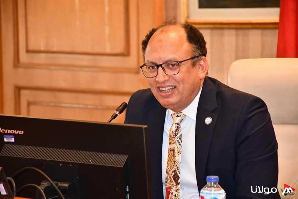 رئيس جامعة حلوان يقدم التهاني للرئيس السيسي بمناسبة عيد العمال