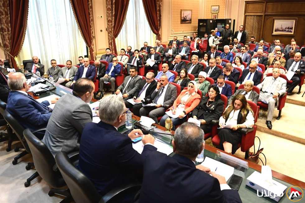 مصطفى بكري ينتقد قانون الإيجار القديم ويصف الحكومة بأنها متسلطة على الشعب المصري مما يهدد استقرار البلاد