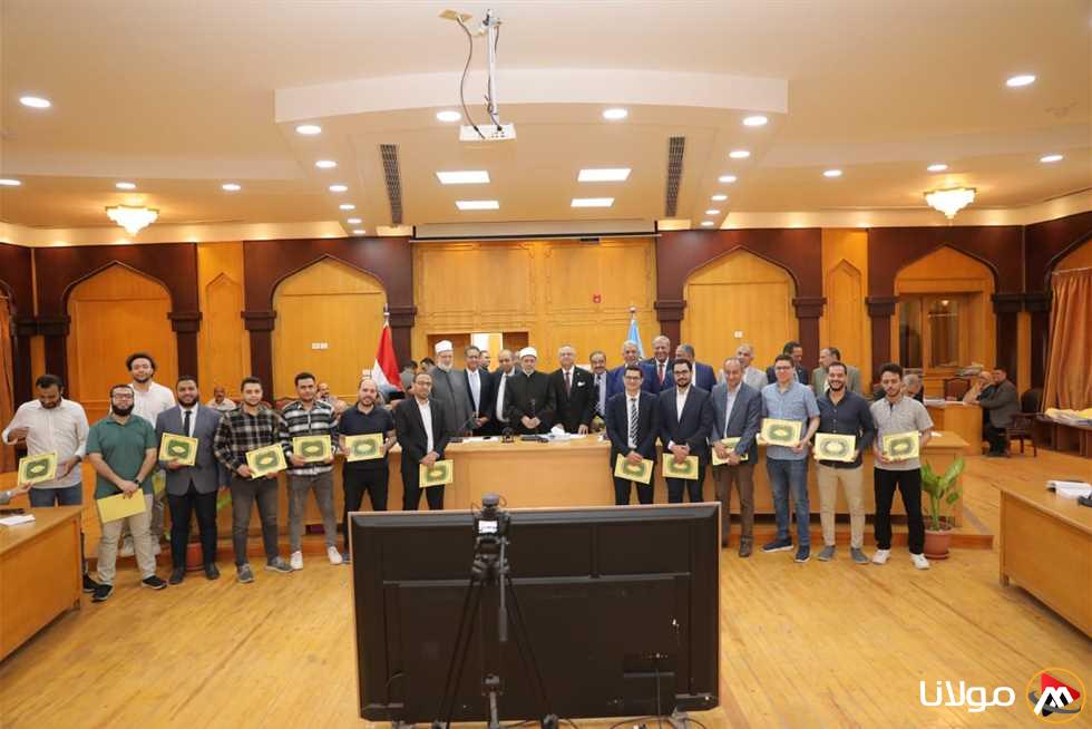 جامعة الأزهر تكرم أساتذة وأطباء متميزين في مستشفياتها