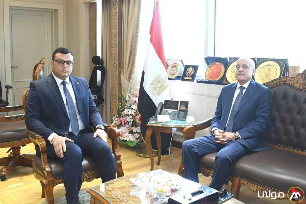وزير الإسكان يلتقي محافظ الأقصر لمتابعة مشروعات مبادرة حياة كريمة في المحافظة