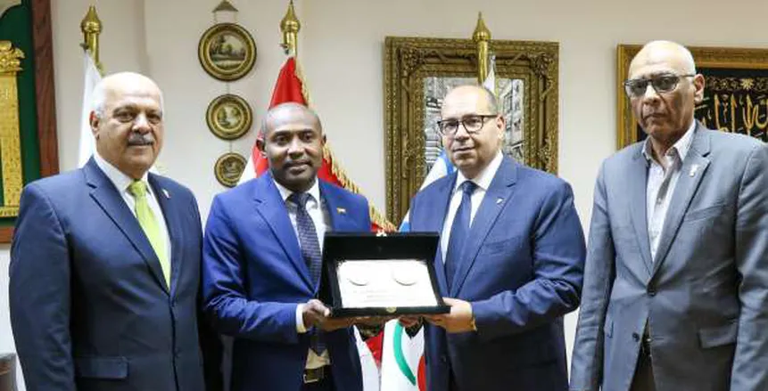 رئيس الأولمبية المصرية يلتقي وفد جزر القمر لتعزيز التعاون الرياضي