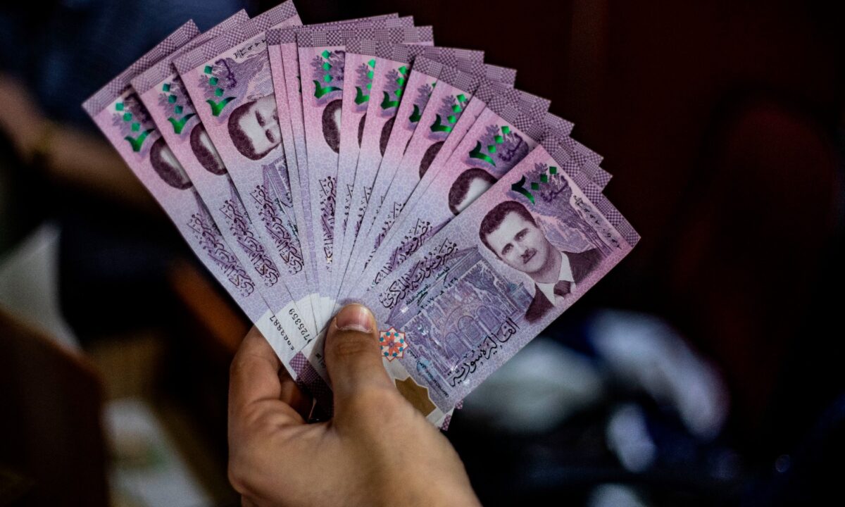 سعر الدولار مقابل الليرة السورية اليوم الأثنين 11 أغسطس 2025 في السوق السوداء والمدن
