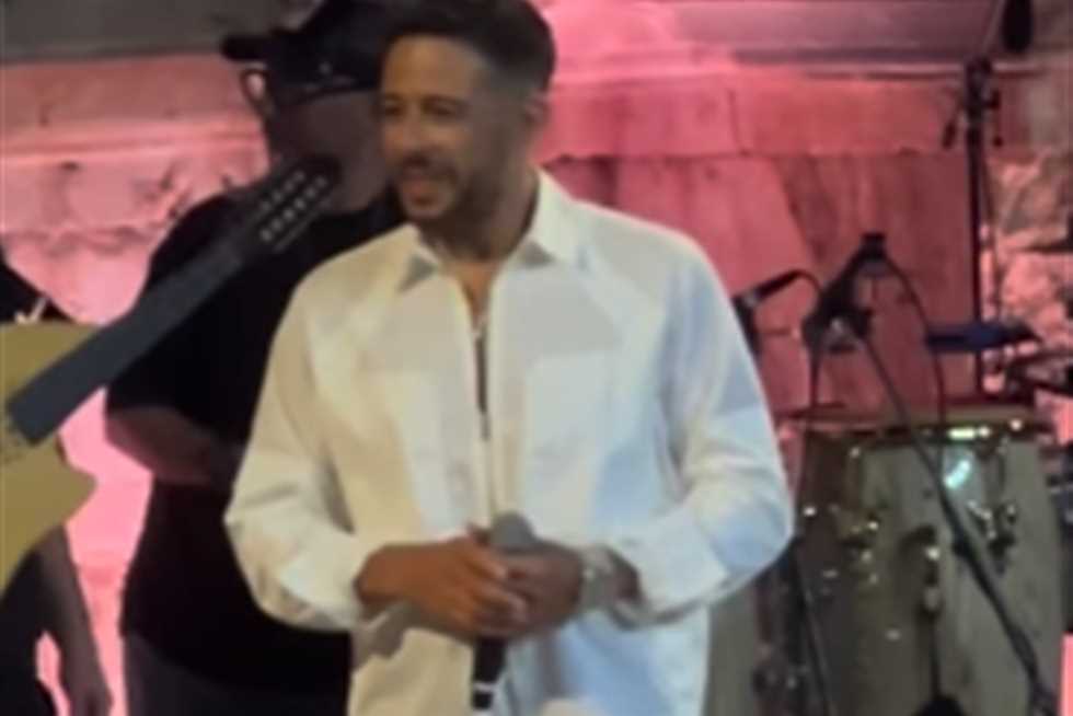 محمد حماقي يعود بعد غياب 10 سنوات ويشعل مسرح جرش بحفل استثنائي (شاهد الفيديو)