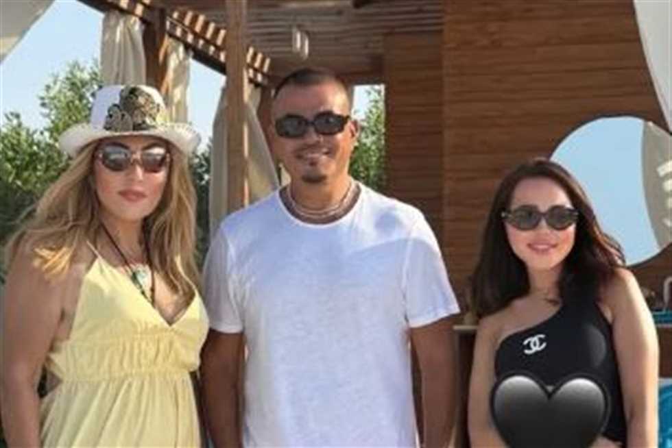 نادية الجندي في الساحل الشمالي مع عمرو دياب.. أحدث إطلالة تجمع الأصدقاء المميزين
