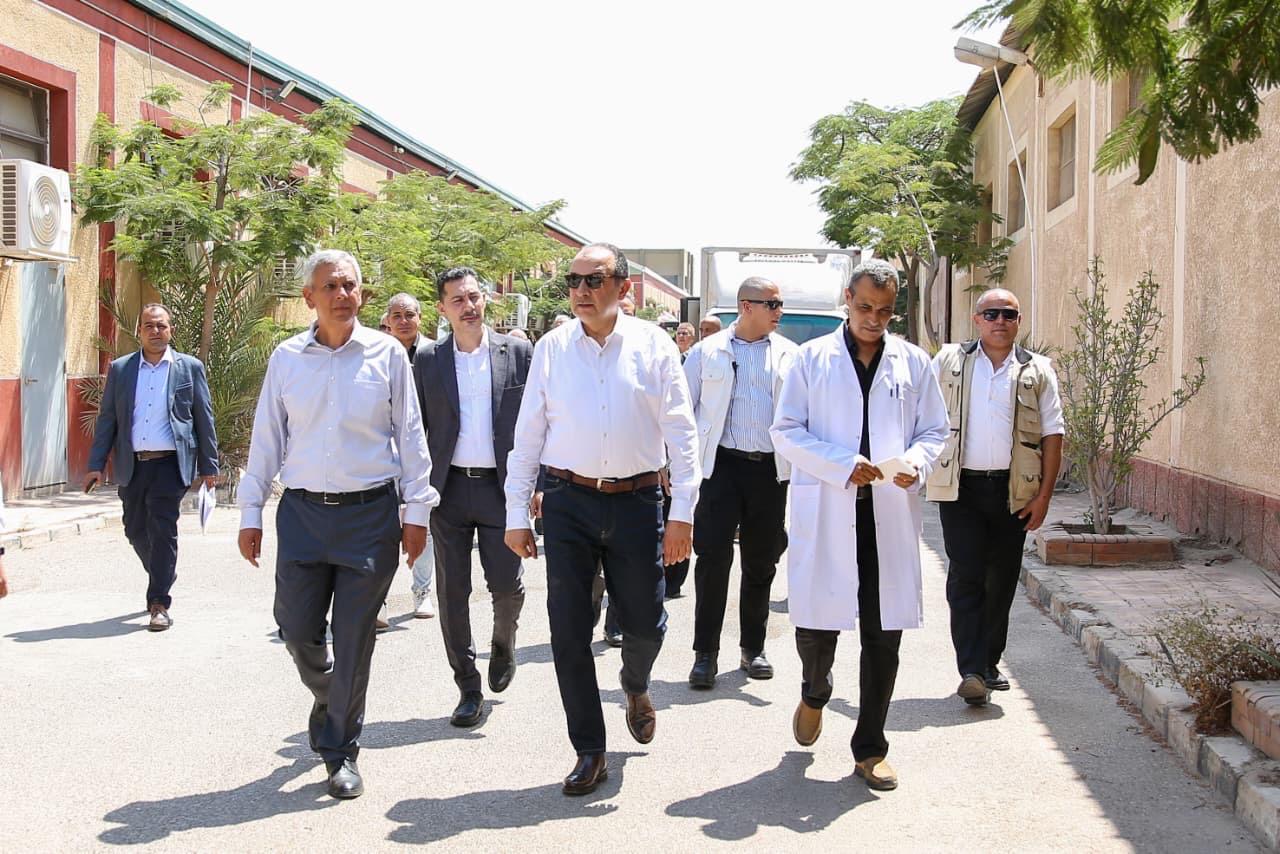 جولة وزير قطاع الأعمال العام فى شركة المستلزمات الطبية جولة وزير قطاع الأعمال العام فى شركة المستلزمات الطبية