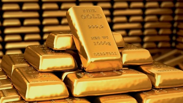 الذهب يتراجع من ذروته التاريخية مع ترقب قرار الفائدة في أمريكا