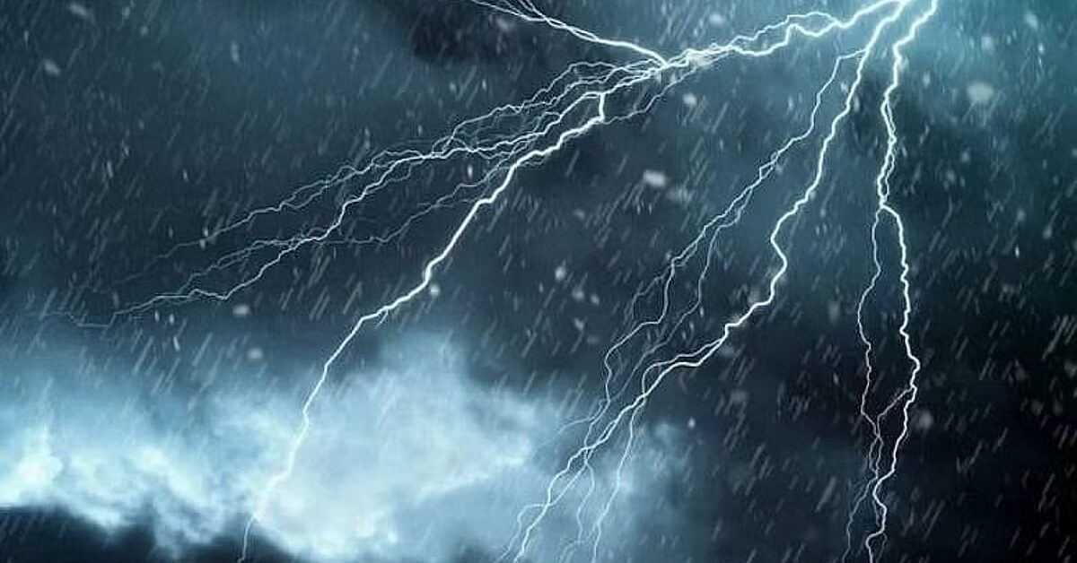 عسير تستعد لأمطار رعدية غزيرة وفرص للسيول في مناطق متعددة