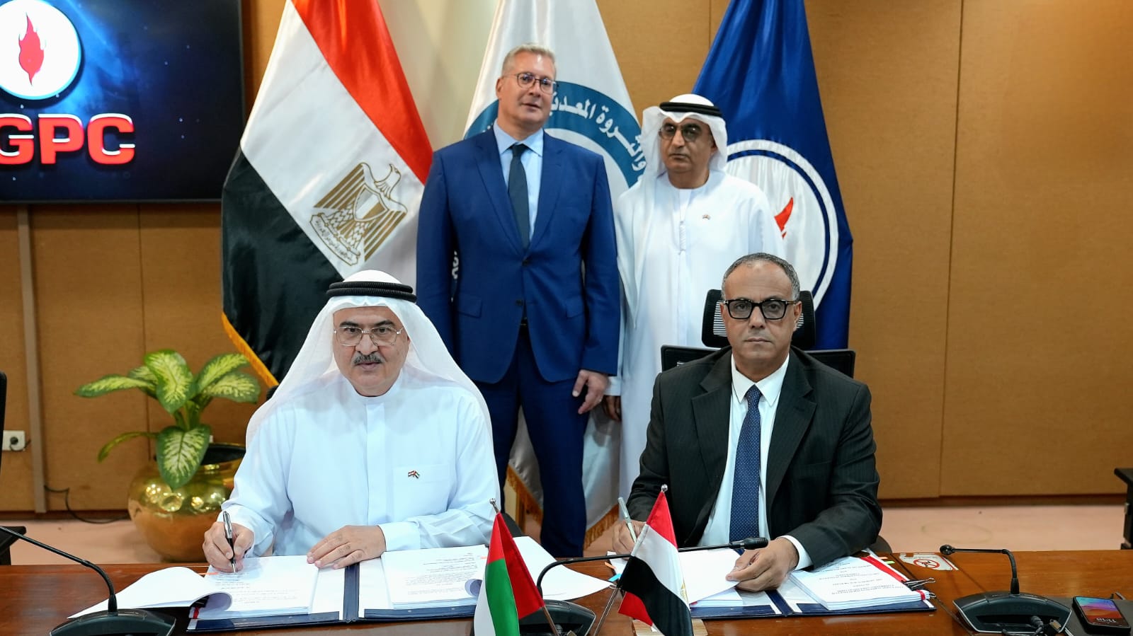 توقيع الاتفاقيات البترولية