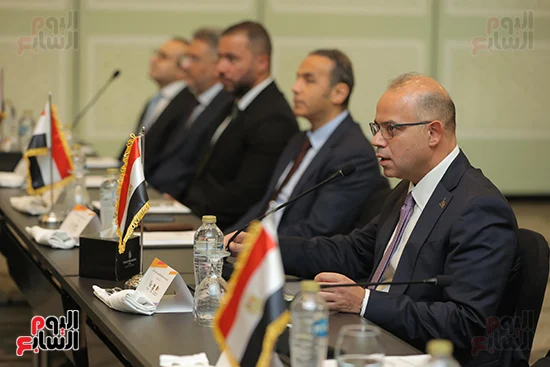 رئيس الرقابة المالية يستعرض مع رؤساء التحرير تطوير القطاع المالي غير المصرفي