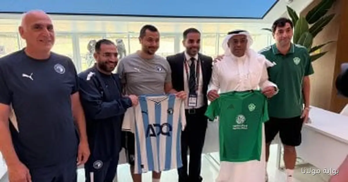 قميص مميز وتحيات ودية بين بيراميدز والأهلي السعودي قبل المواجهة القارية