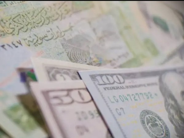 سعر الدولار مقابل الليرة السورية اليوم يثير شكوك البنوك والسوق السوداء