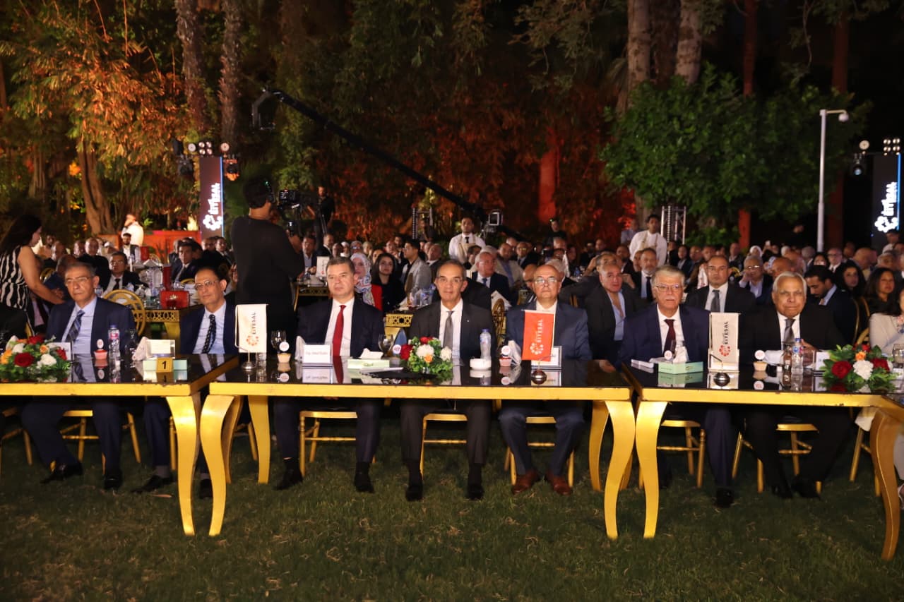 وزير الاتصالات