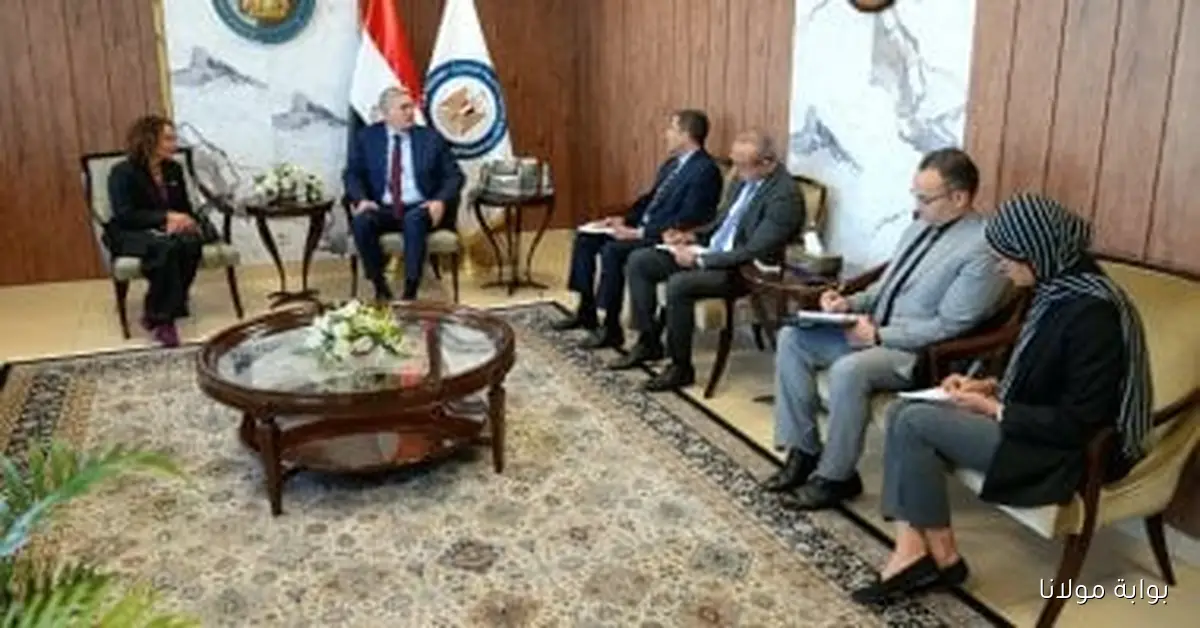 وزير البترول يتناول مع فالكو الأمريكية استراتيجيات التوسع واستغلال الطاقة المتجددة في حقولها