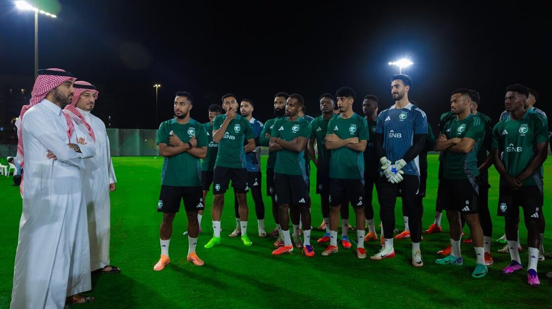 الملحق الآسيوي يقترب.. الأخضر السعودي يكثف تحضيراته وسط تألق سعود عبدالحميد والصحفي