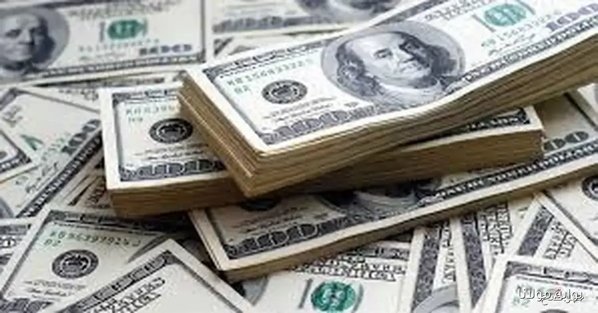 تضارب أسعار صرف 100 دولار مقابل الدينار العراقي في السوق السوداء اليوم USD/IQD