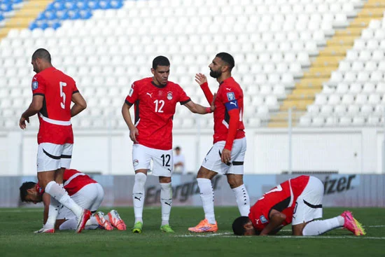 احتفال لاعبي المنتخب وسجدة شكر لله